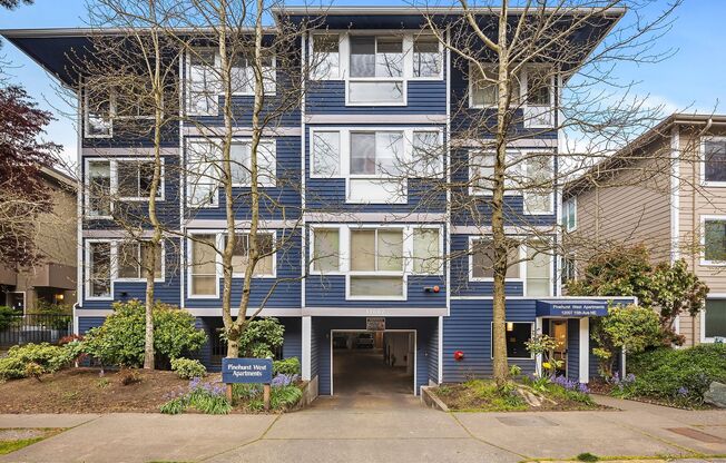 2 beds, 1.5 baths, 860 sqft, $2,250, Unit 404