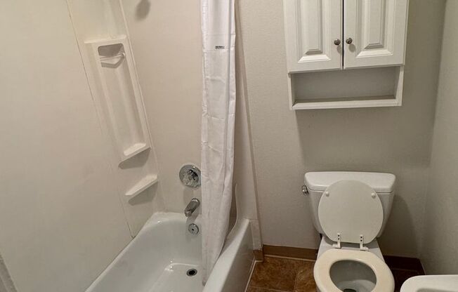 Studio, 1 bath, 400 sqft, $875, Unit 402