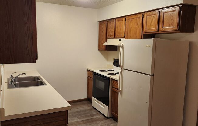 2 beds, 1 bath, $925