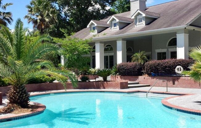 2 beds, 1 bath, $2,100, Unit #14208