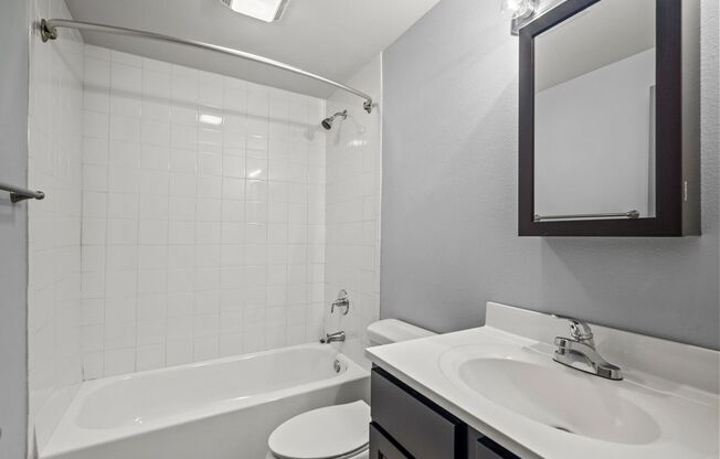 2 beds, 1 bath, 750 sqft, $1,175, Unit 219