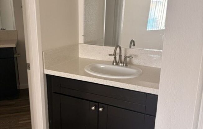2 beds, 1 bath, 775 sqft, $2,195, Unit 086