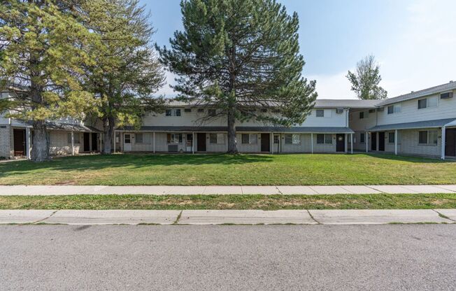 2 beds, 1.5 baths, 1,300 sqft, $1,350, Unit 1851 W 47