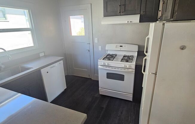 2 beds, 1 bath, 850 sqft, $2,495, Unit Unit 7