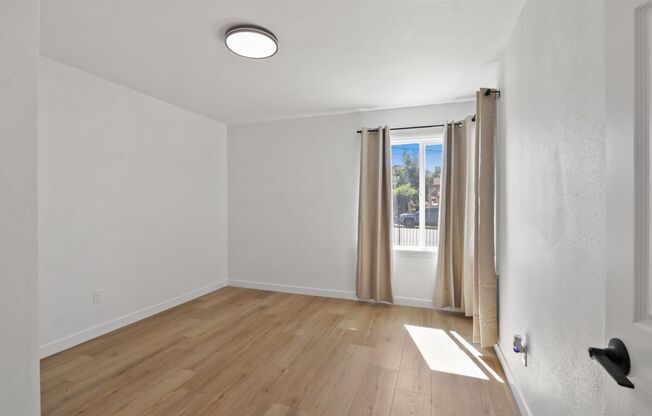 2 beds, 1 bath, $2,995, Unit Penn Mar Ave