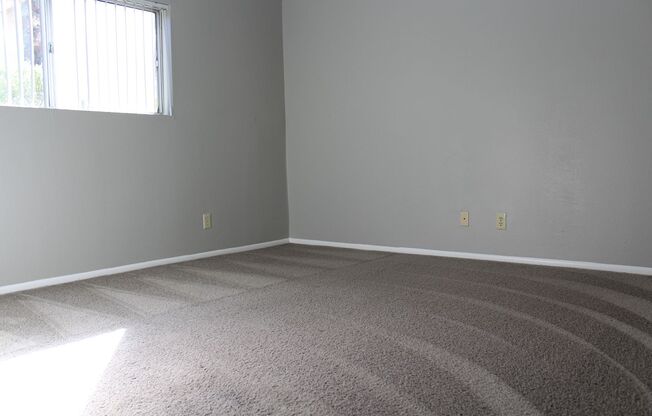 2 beds, 1 bath, 830 sqft, $1,275, Unit 132