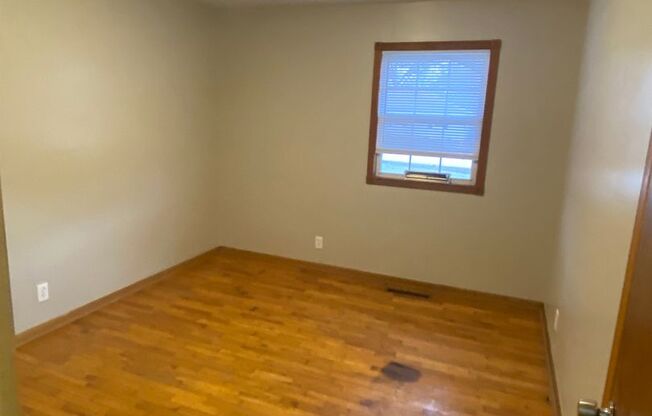 Corner lot; New appliances, New bathroom Vanity Updates- Rent to Own