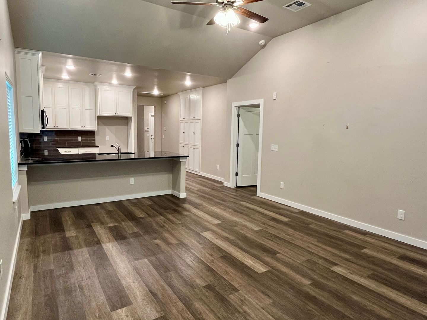 Beautiful 2 Bed 2 Bath!
