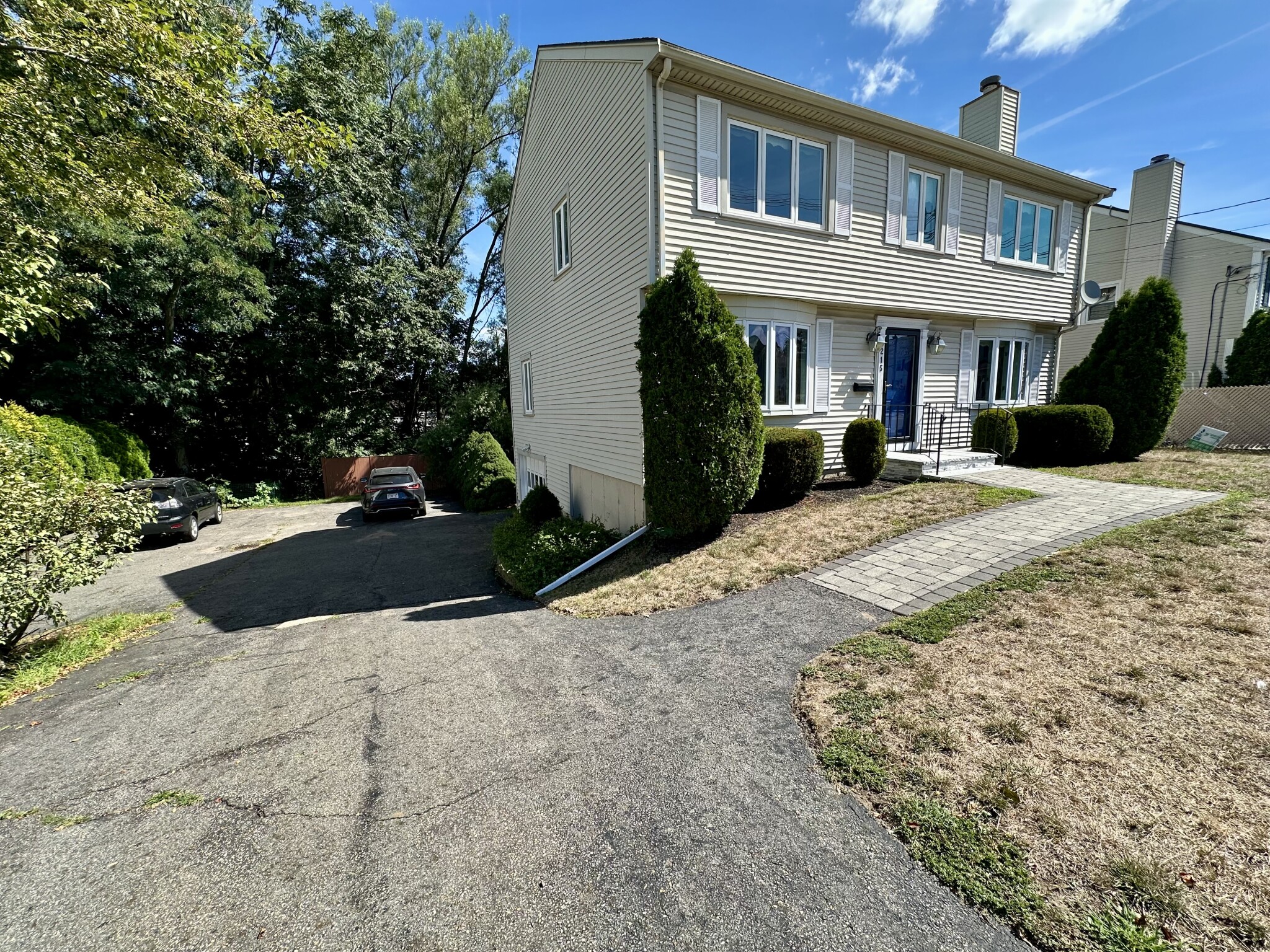 215 MAIN ST