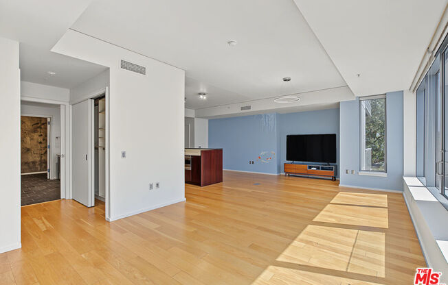 1 bed, 1.5 baths, 1,090 sqft, $3,000, Unit 302