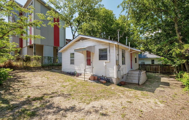 1906 E 9 ST