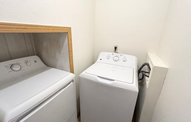 2 beds, 1 bath, 840 sqft, $860, Unit 2542-303