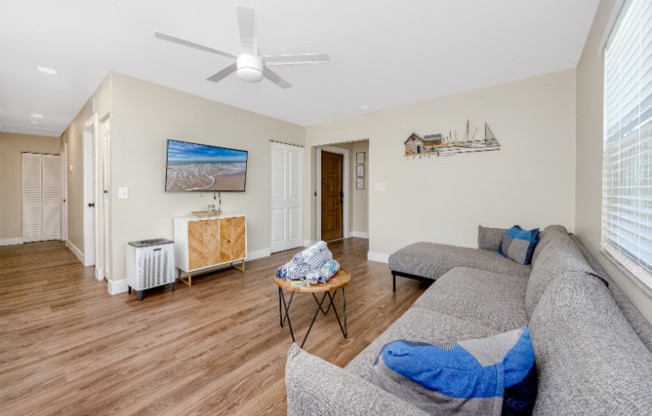 3026 HILLSDALE