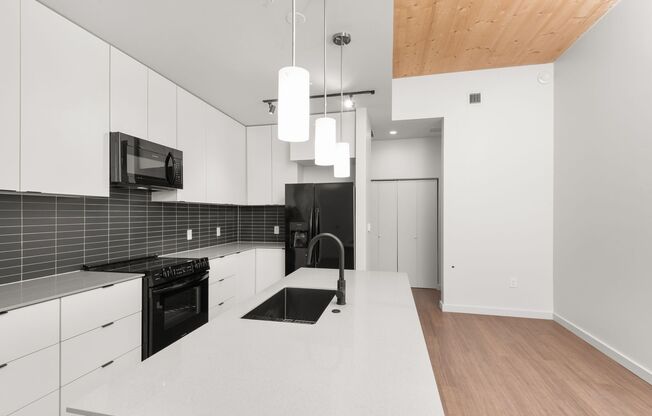 2 beds, 2 baths, 910 sqft, $1,867, Unit 312