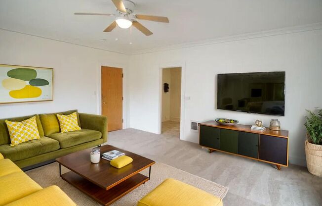 *TWO WEEKS FREE* Fabulous Sullivan Gulch 1-Bed Flat Ready Now!