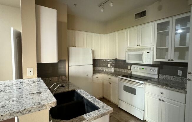 2 beds, 2 baths, $1,695, Unit UNIT 288