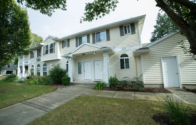 Luxury Unit in Prime Location!