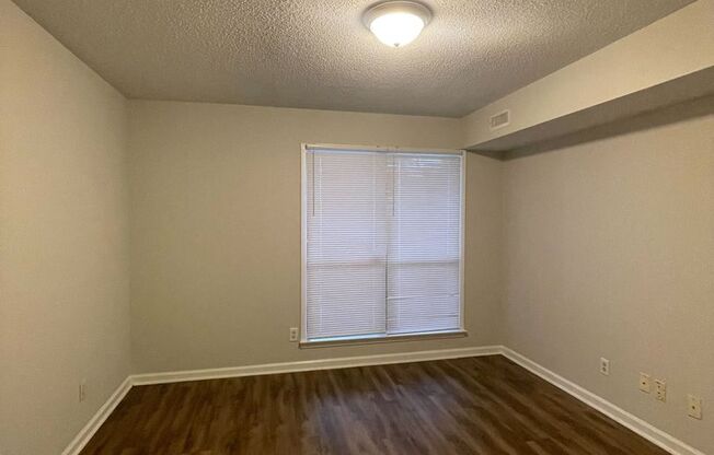 2 beds, 2 baths, $1,025, Unit APARTMENT A