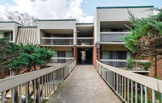 Charming 2BR Bolinwood Condo in Prime Chapel Hill Location!