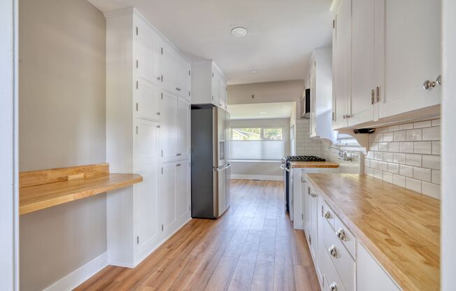 Charming remodeled craftsman blocks away from Drake Park
