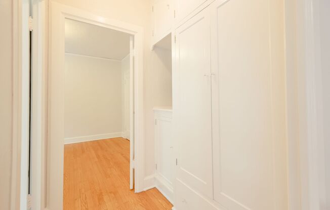 2 beds, 1 bath, 825 sqft, $1,930, Unit 401