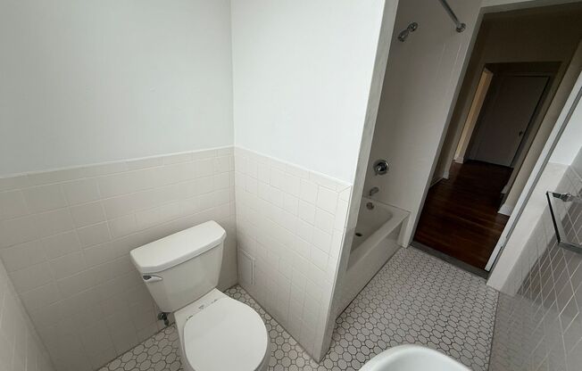 2 beds, 2 baths, 1,303 sqft, $2,200, Unit New King Edward  501