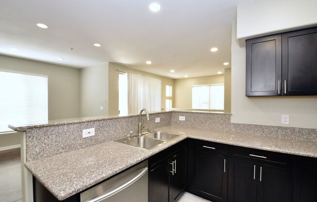 UPGRADED LOVELY 2 BED 2 BATH CONDO AT VISTANA