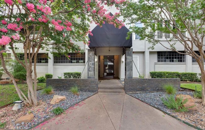 Newly Renovated One Bedroom in the Desired Oak Lawn Neighborhood.
