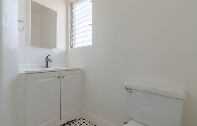 Studio, 1 bath, $2,100, Unit 07