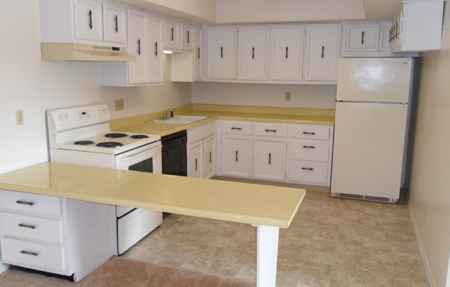 3 beds, 2 baths, 1,265 sqft, $1,242, Unit 08 - 811