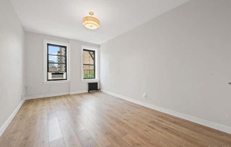 136 5 SANFORD AVE