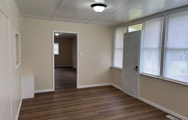 2-3 BED, 1.5 BATH MOBILE HOME LOCATED IN DENTON