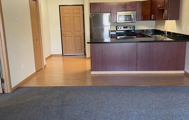 1 bed, 1 bath, 718 sqft, $985, Unit 615-103