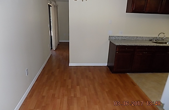 3 beds, 2 baths, $1,650