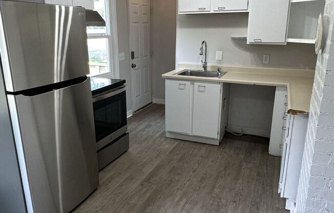 2 beds, 1 bath, $1,600, Unit 1511 Kimball Ave