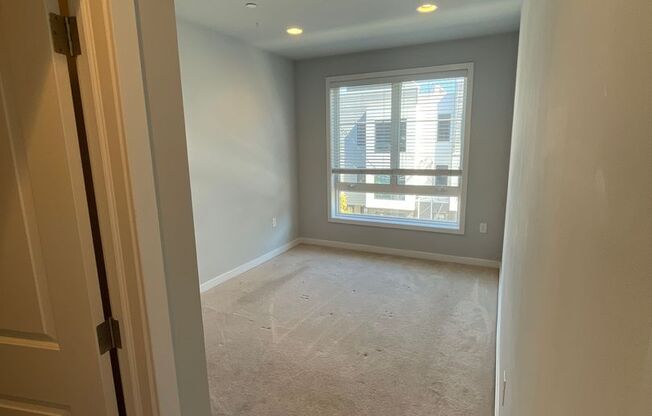 2 beds, 1 bath, 802 sqft, $1,695, Unit Unit 14