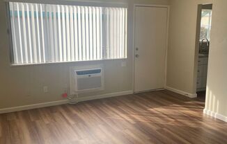 2 beds, 1 bath, 990 sqft, $1,249, Unit 17