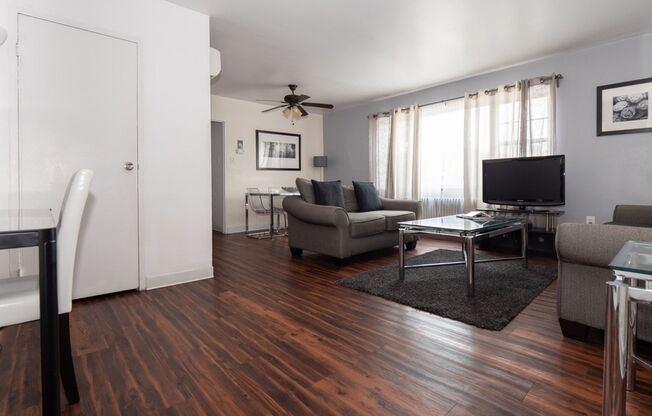 2 beds, 1 bath, 725 sqft, $1,799, Unit C207