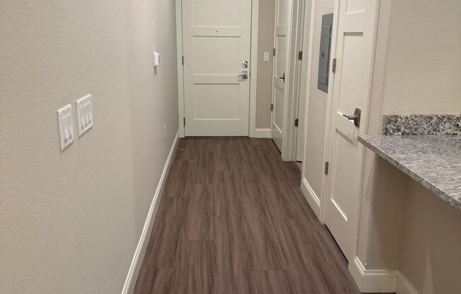 Studio, 1 bath, 565 sqft, $1,325, Unit 106