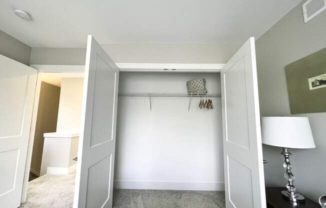 apartments in southfield with big closet space