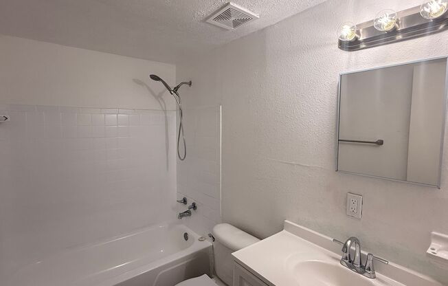 2 beds, 1 bath, 750 sqft, $1,400, Unit B