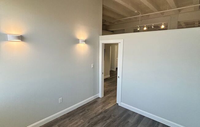2 beds, 1 bath, 905 sqft, $2,715, Unit 301