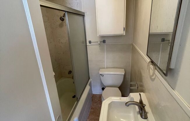 1 bed, 1 bath, $650