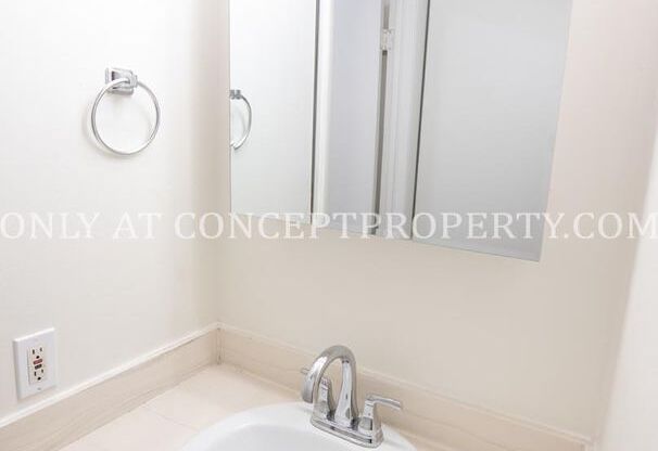 1 bed, 1 bath, 600 sqft, $1,165, Unit B10