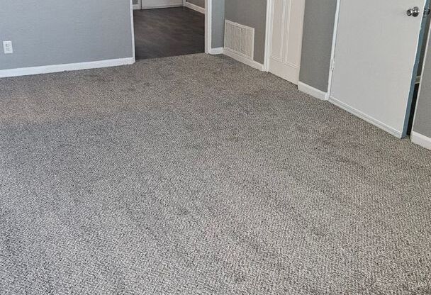 2 beds, 1 bath, 750 sqft, $1,070, Unit B10 1011 09