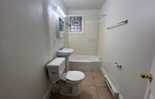 1 bed, 1 bath, 620 sqft, $1,199, Unit 7237 Penn Ave. #1B