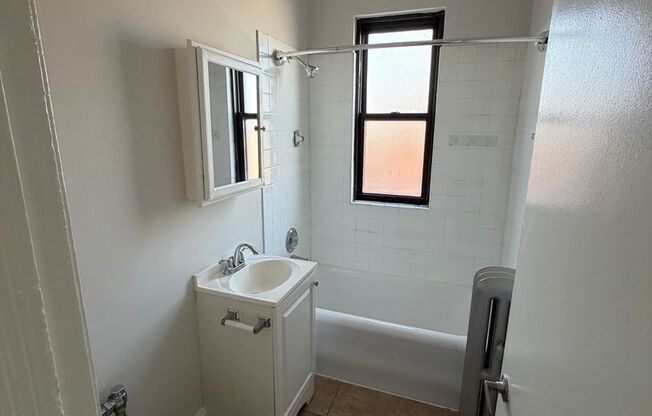 1 bed, 1 bath, 360 sqft, $1,260, Unit 512