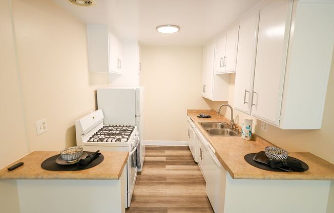 1 bed, 1 bath, $2,150, Unit 15