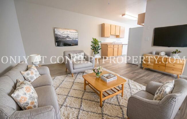 2 beds, 1 bath, 810 sqft, $1,249, Unit 43