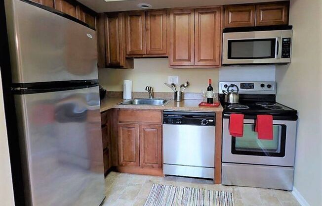 1 bed, 1 bath, 770 sqft, $1,625, Unit C04